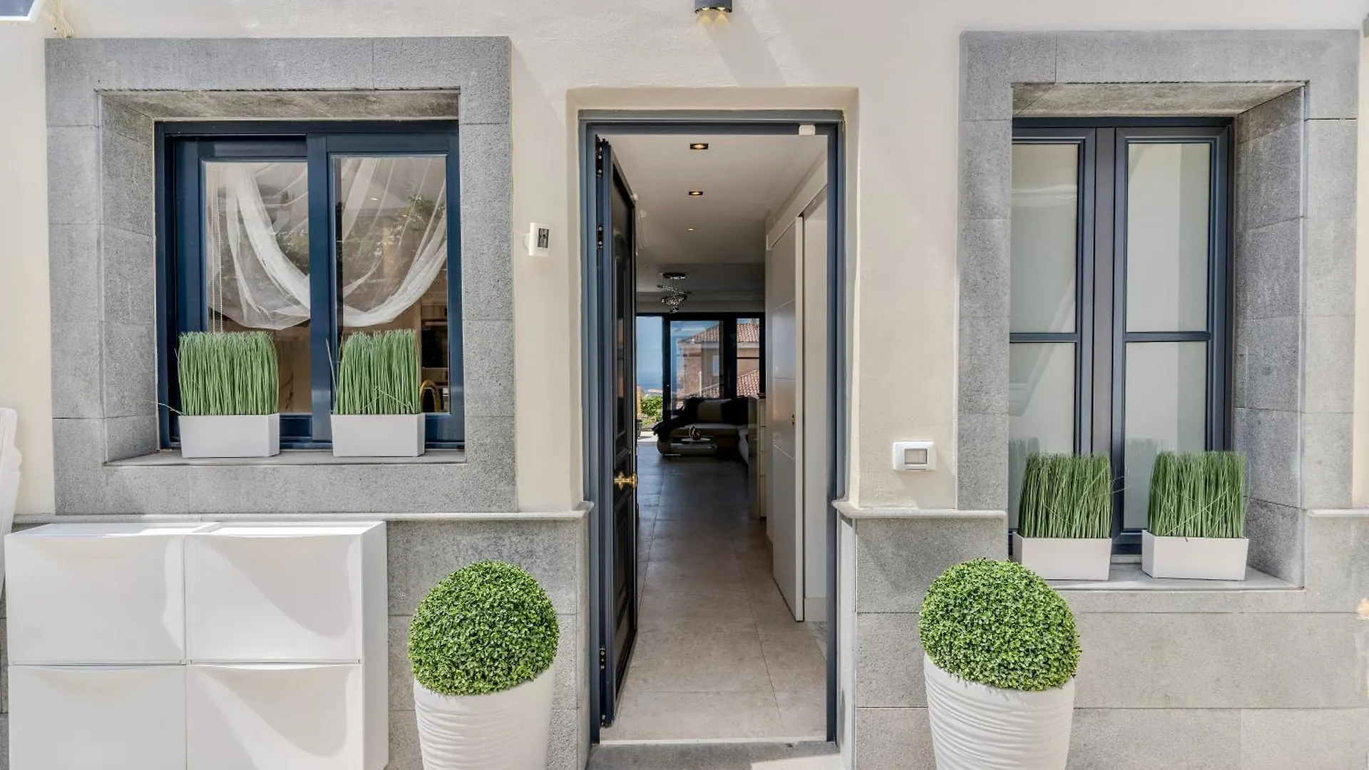Charming Semi- Detached Villa In Mirador Del Duque Costa Adeje