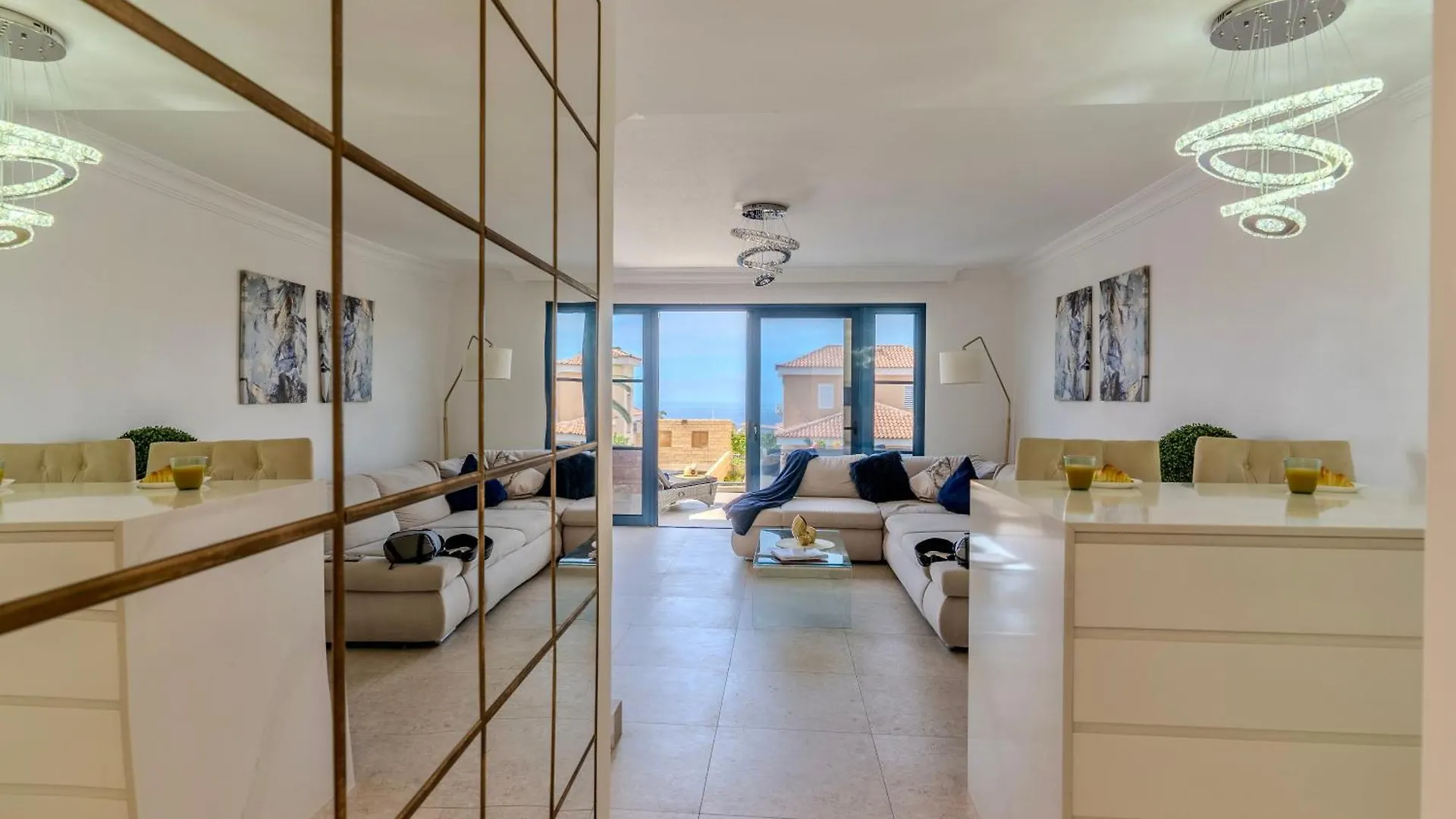 Charming Semi- Detached Villa In Mirador Del Duque Costa Adeje  0*, Costa Adeje (Tenerife)